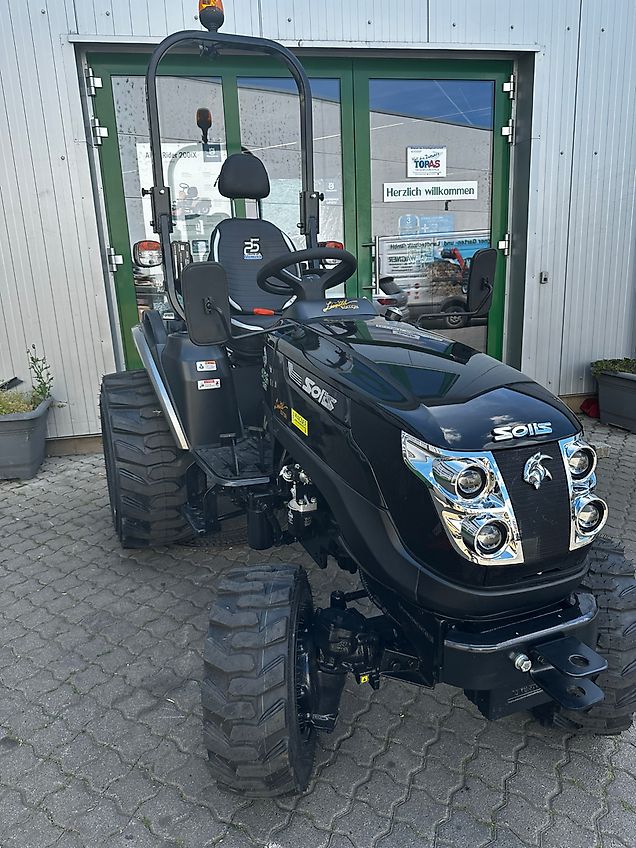 Solis 26 HST, 26 PS, Sonderedition " Panther schwarz", ohne Kabine, intern 74787/74815