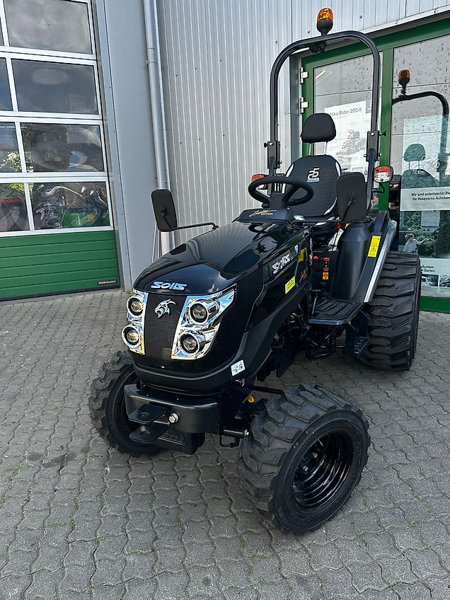 Solis 26 HST, 26 PS, Sonderedition " Panther schwarz", ohne Kabine, intern 74787/74815