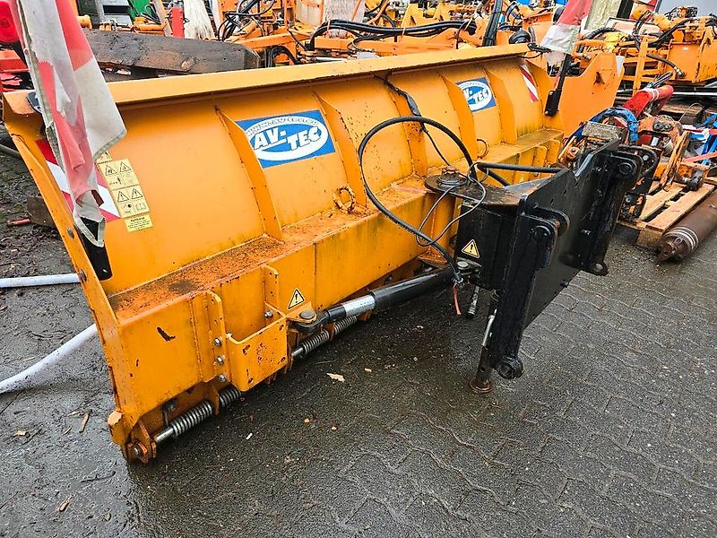 Schneepflug für Schaeff U. Yanmar Radlader Schneeschild Schneeschieber Schmidt Winterdienst