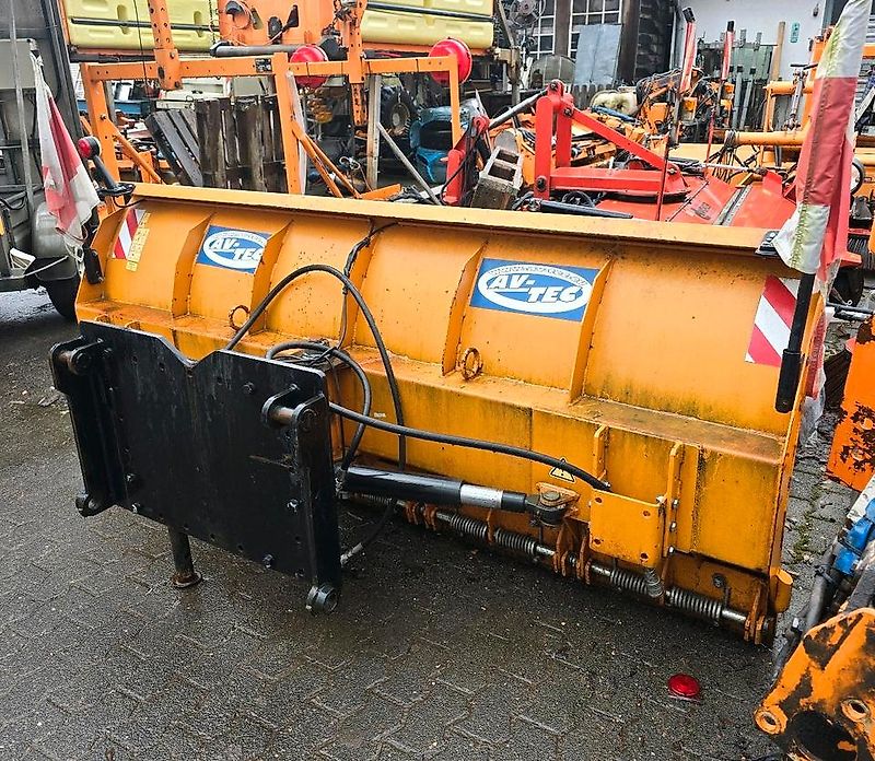 Schneepflug für Schaeff U. Yanmar Radlader Schneeschild Schneeschieber Schmidt Winterdienst