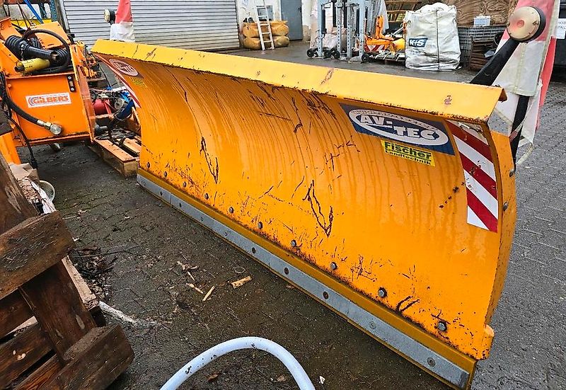 Schneepflug für Schaeff U. Yanmar Radlader Schneeschild Schneeschieber Schmidt Winterdienst