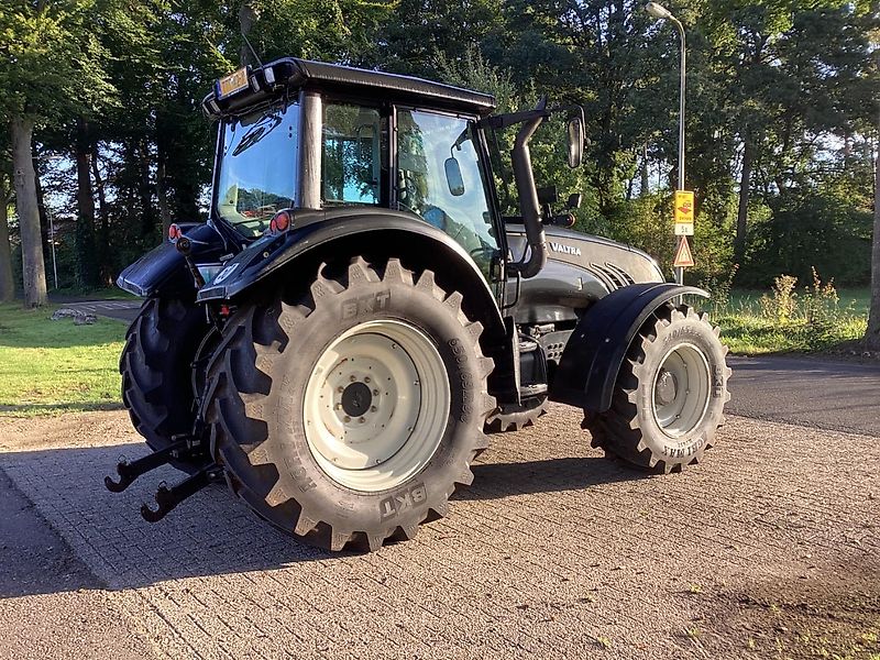 Valtra T 162 e versu