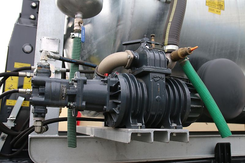 Meprozet Multilift Hakenlift-Güllefass 14000l Agritechnica