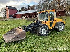 Redskapsbärare Lundberg 4200 High Speed med vikplog och skopa