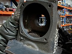 Case Magnum - obudowa napędu pompy hydraulicznej 84379688 (Części zamienne)