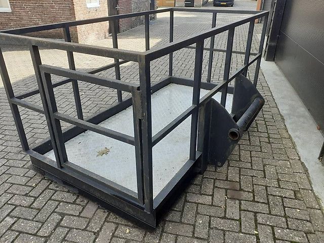 Manitou Merlo Bobcat Liebherr bak mast werktuigen landrol