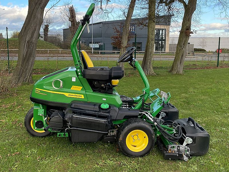 John Deere 2750
