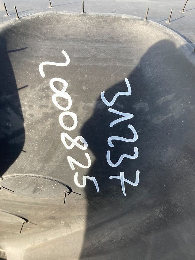 BKT 2 x 710/70R42, 2x 600/70R30