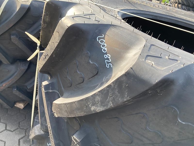 BKT 2 x 710/70R42, 2x 600/70R30