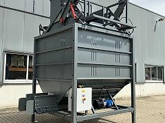 Henßen Agrarservice Vorratsbunker mit Großkisten-Kippgerät