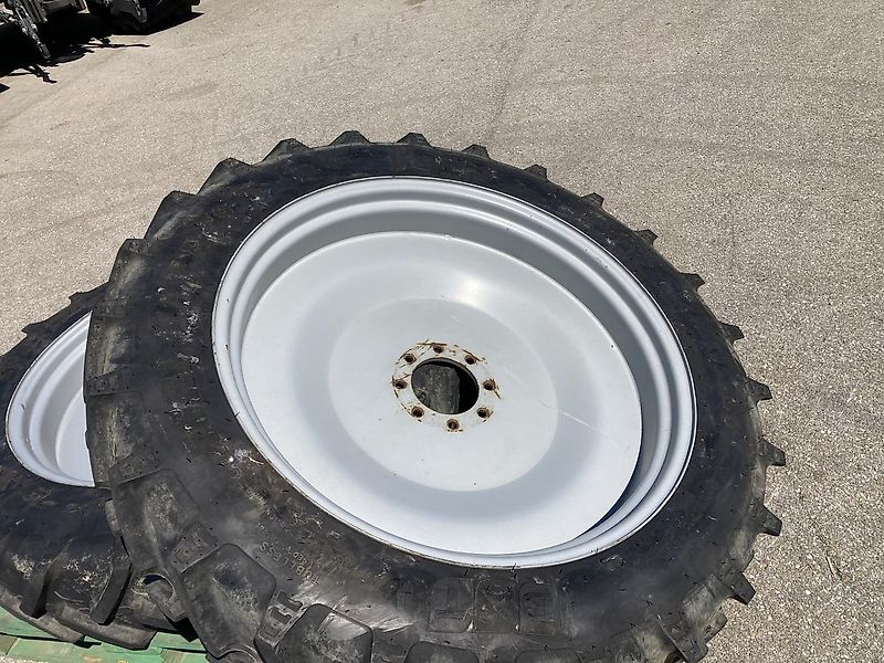 BKT Agrimax RT955 270/95R36