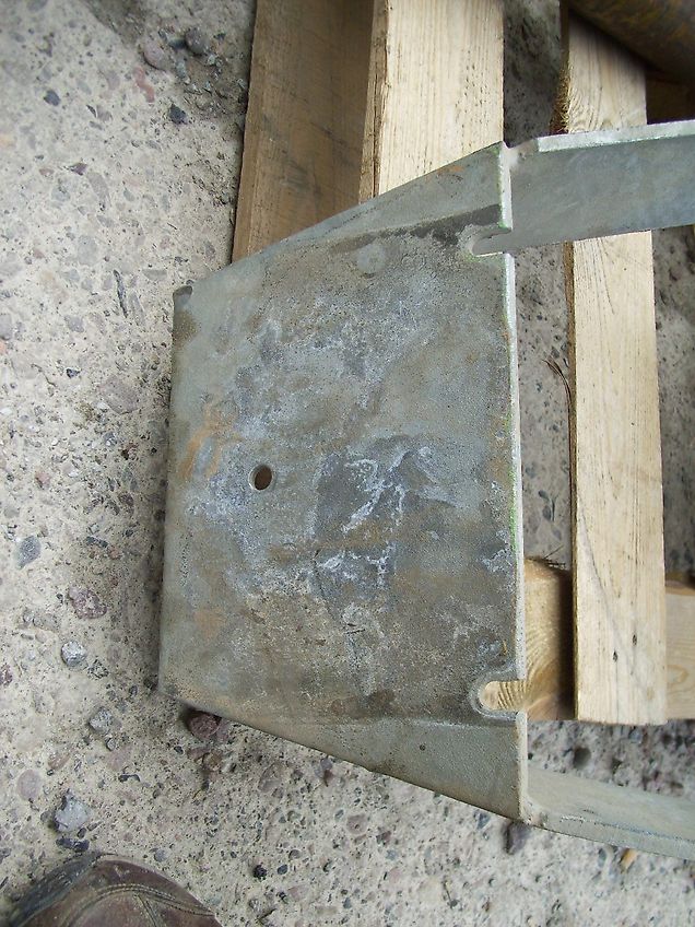 Deutz-Fahr Aufstieg mit Zusatz-Dieseltank, obere Stufe gebrochen