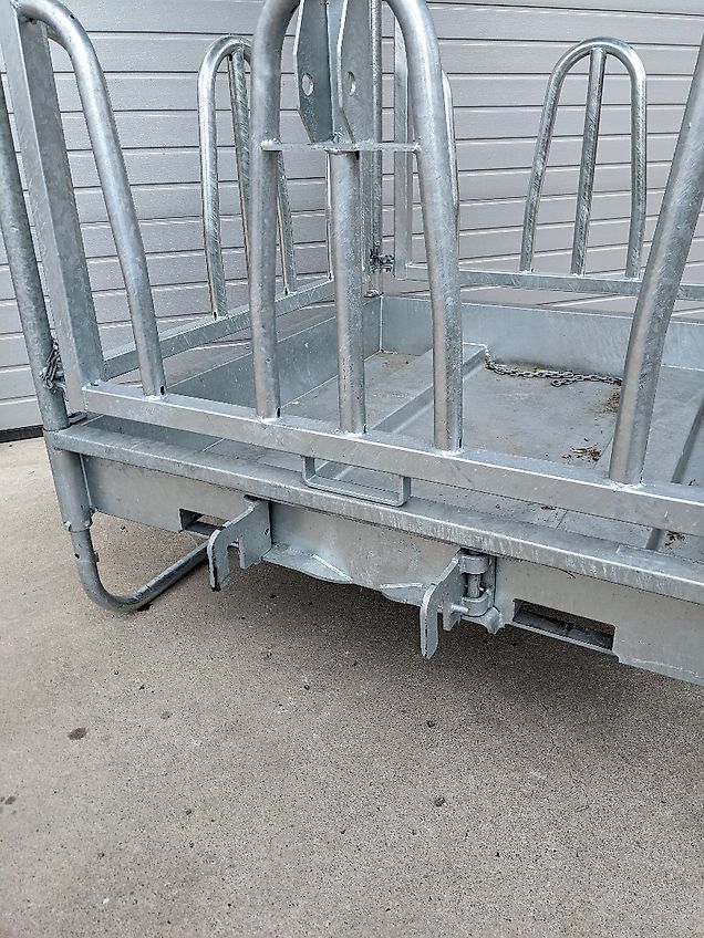 Kg-Tech Heuraufe mit Dach Vierkantraufe Palisadenfressgitter Raufe 1,5 x 1,5m