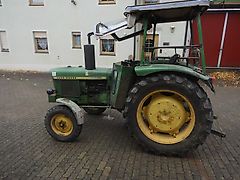 John Deere 820