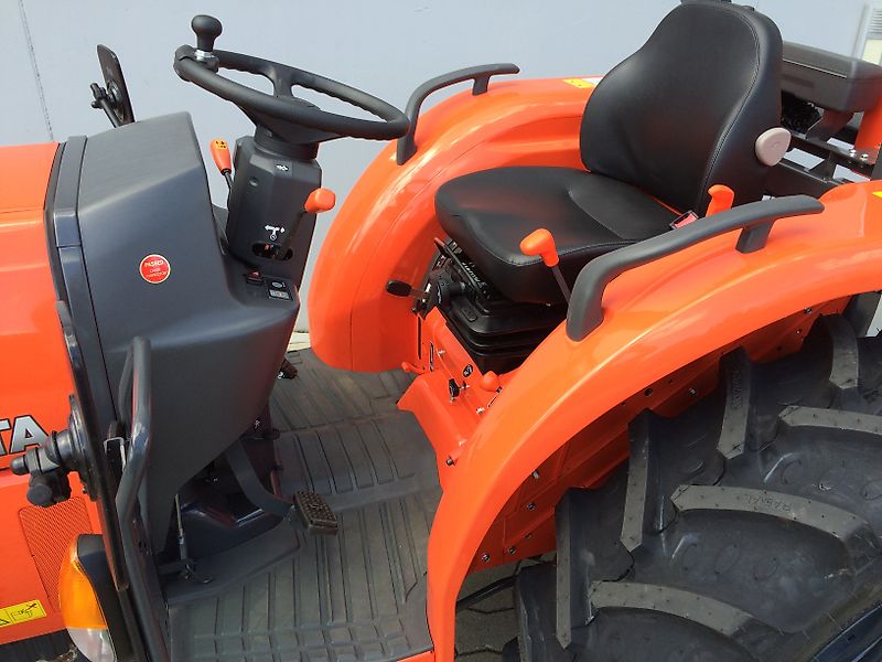Kubota L1-452 S (L1452) Allradtraktor, Compact 137, mit 45 PS und 137cm Außenbreite
