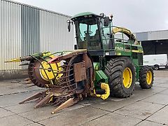 John Deere 6950
