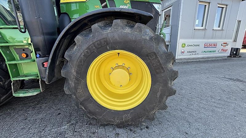 John Deere 6R195 TRAKTOR