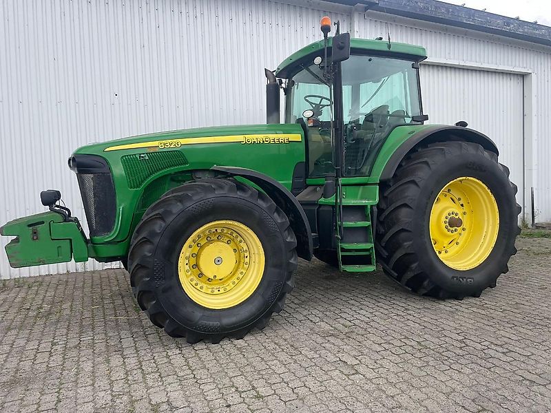 John Deere 8320