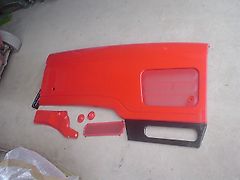 Massey Ferguson Seitenklappe 7er Serie bis BJ 2006, Fahrtrichtung rechts, Klebestellen müssen nachgearbeitet werden
