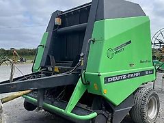Deutz-Fahr presse à balles rondes rb460 . deutz-fahr