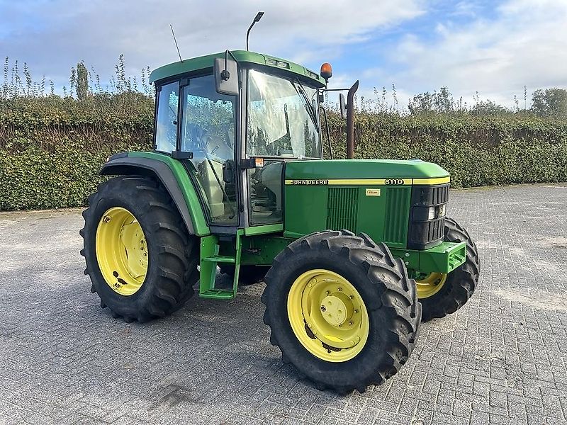 John Deere 6110