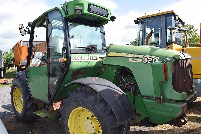 John Deere 3200