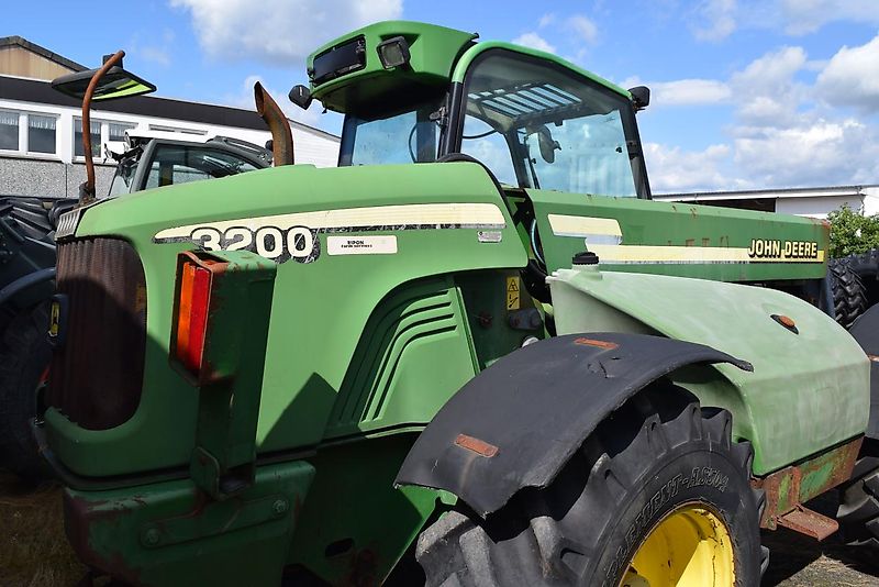 John Deere 3200