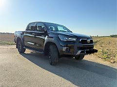 Toyota Hilux 2,8 Liter Hilux Invincible 4D 204 PS Automatik Anhängerkupplung 4x4 Auto Laderaumabdeckung