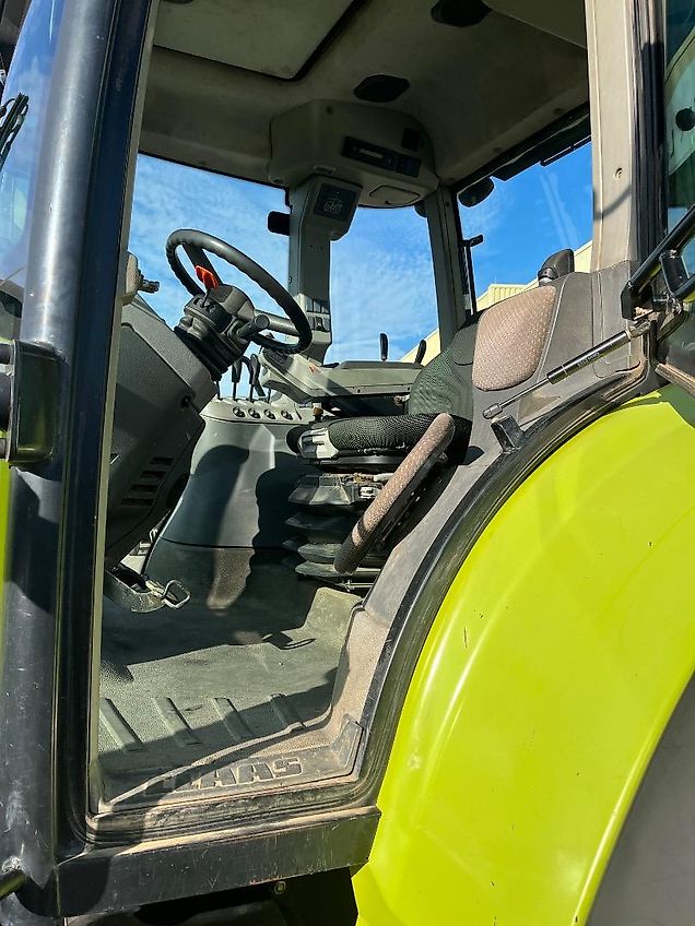 Claas ARION 620