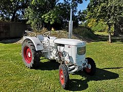 Deutz-Fahr D40 N Unikat in weiß mit gefederter Vorderachse