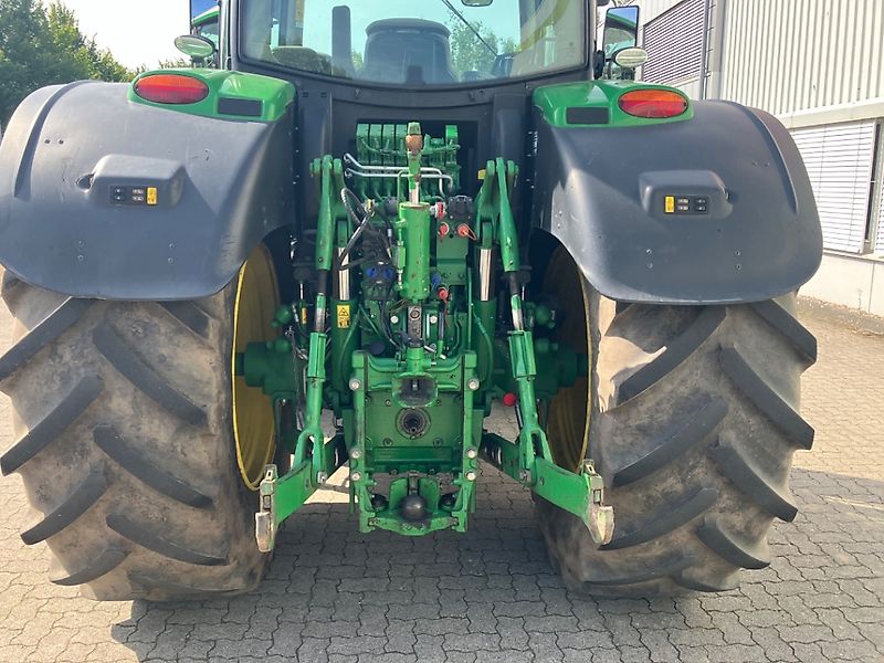 John Deere 6215 R
