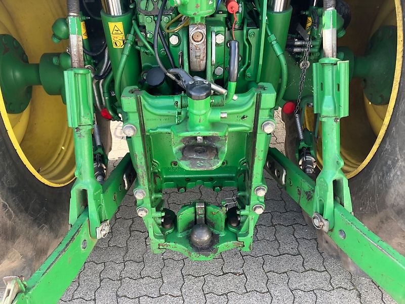 John Deere 6215 R