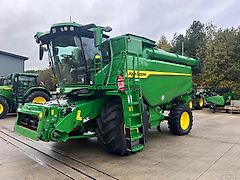 John Deere T6 700