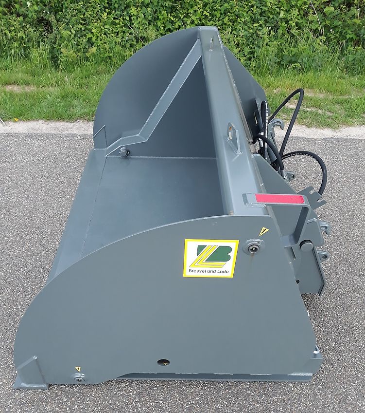 Bressel und Lade Hochkippschaufel L66