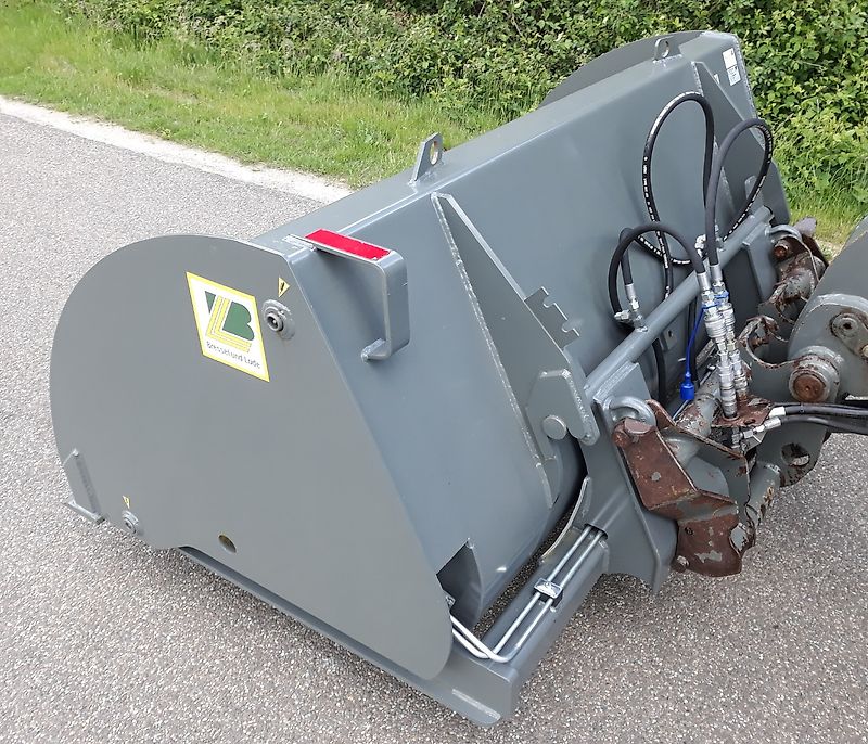 Bressel und Lade Hochkippschaufel L66