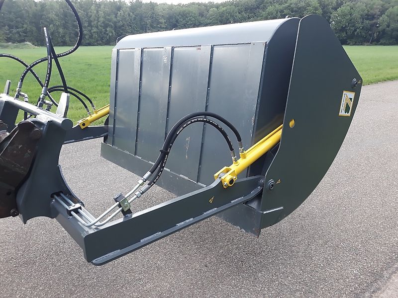 Bressel und Lade Hochkippschaufel L66