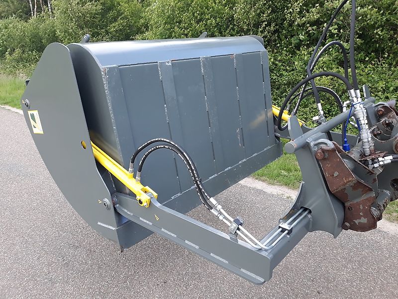 Bressel und Lade Hochkippschaufel L66