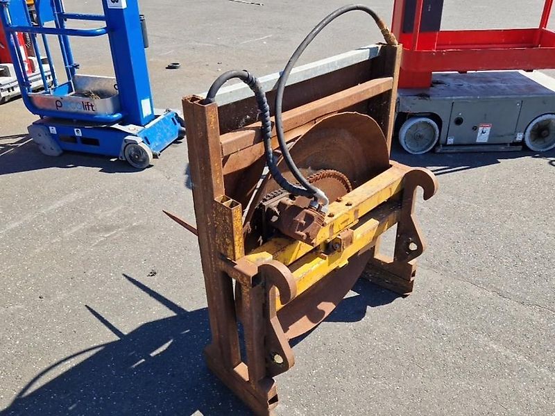 Hydraulische Ballenabwickler / Ballendrehgerät Schäffer
