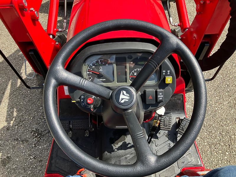 TYM T265 NH Worker mit Frontlader