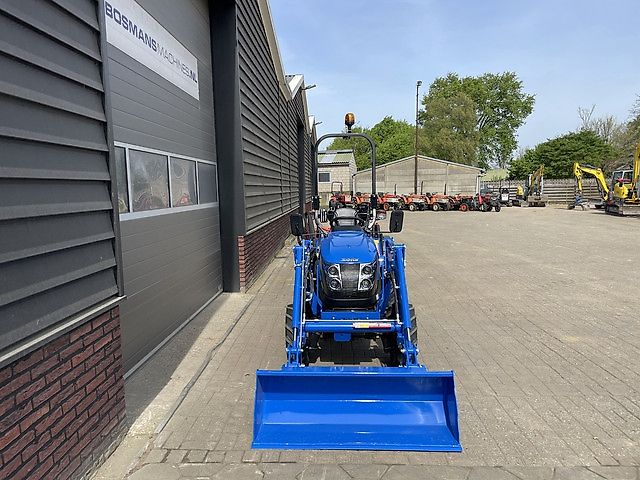 Solis 26 minitractor NIEUW + frontlader op brede agribanden