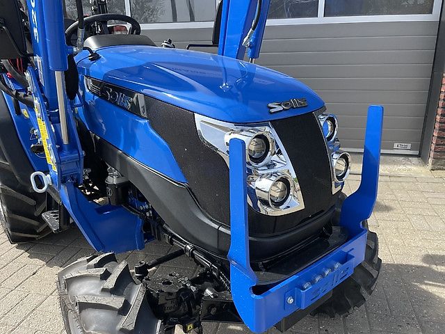 Solis 26 minitractor NIEUW + frontlader op brede agribanden
