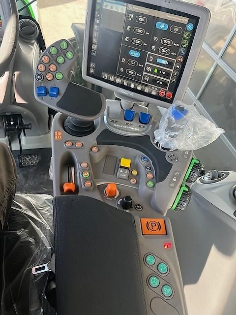 Deutz-Fahr AGROTRON 6210 TTV mit AGROSKY RTK Lenksystem VF