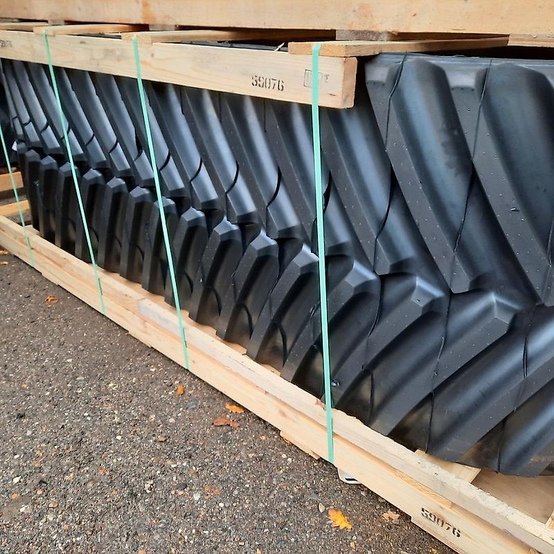 Loc Performance 914mm (36") Loc Trackman Rubber Tracks to fit Case IH Quadtrac