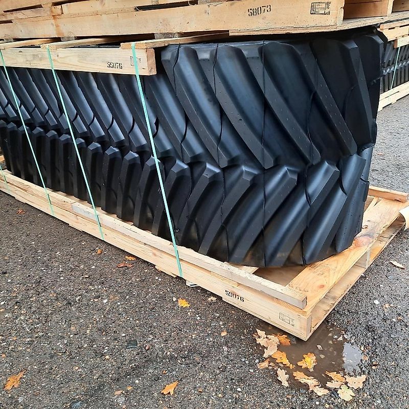 Loc Performance 914mm (36") Loc Trackman Rubber Tracks to fit Case IH Quadtrac