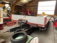 Netam-Fruehauf Netam-Fruehauf Aanhanger vrachtwagen met hydraulische lier