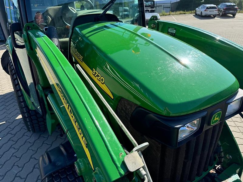John Deere 3720