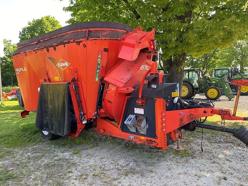 Kuhn Profile Plus 1670 mit Strohgebläse