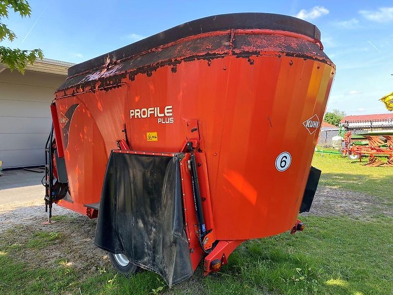 Kuhn Profile Plus 1670 mit Strohgebläse