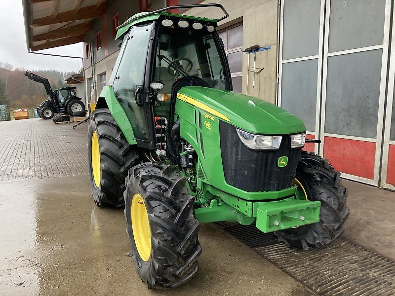 John Deere 5090 R Hopfen