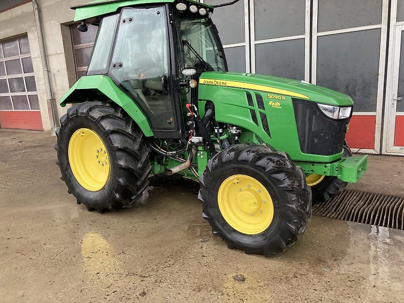 John Deere 5090 R Hopfen